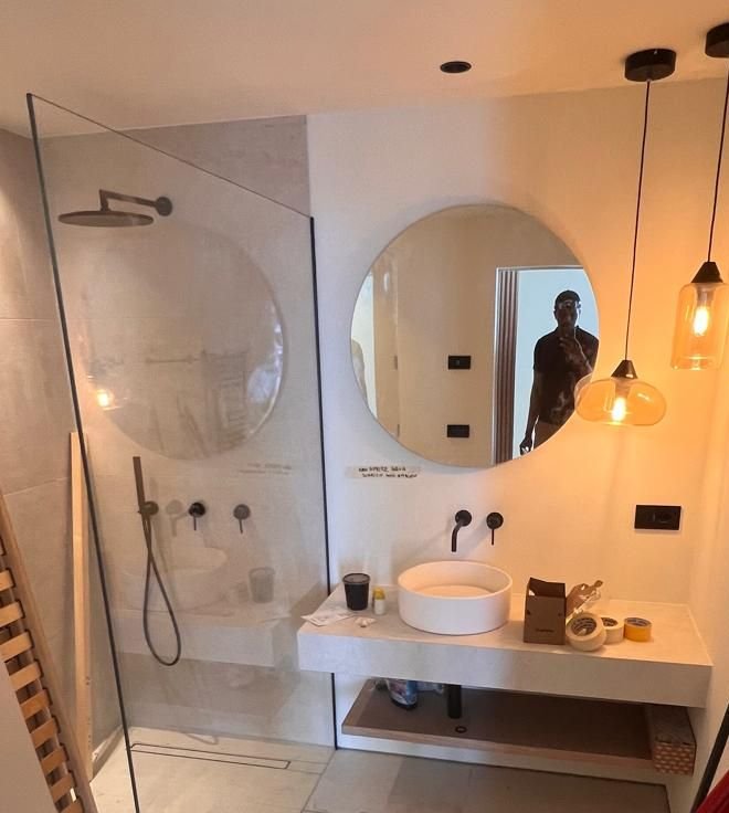 Bagno con interior design su misura