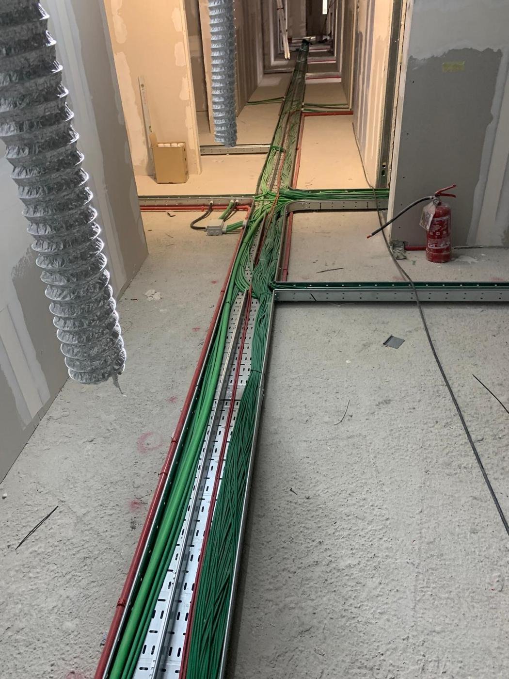 Passerelle portacavi in cantiere